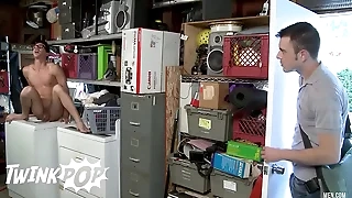 Kris Anderson Brings Seth Roberts In Eradicate affect Living Area From Eradicate affect Laundry Area To Fuck Him Rightly - TWINKPOP